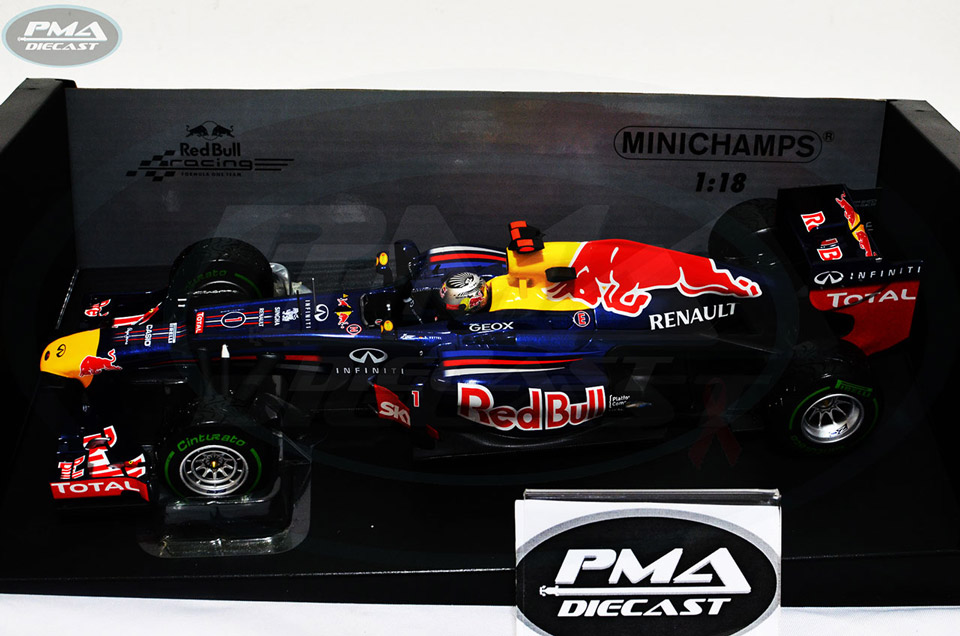 SEBASTIAN VETTEL 2012 RED BULL RACING RB8 1:18